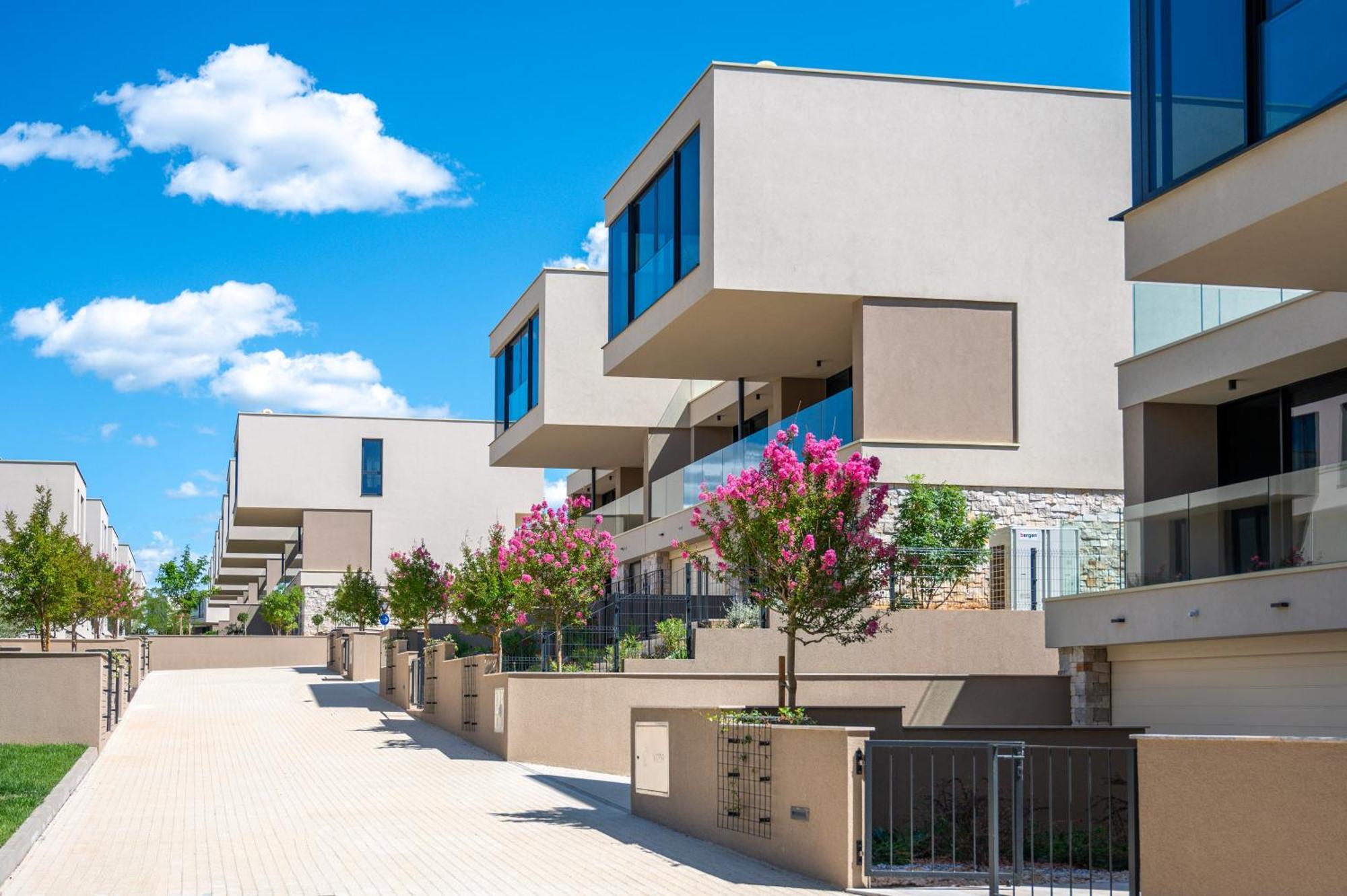 Petram & Residences Aparthotel