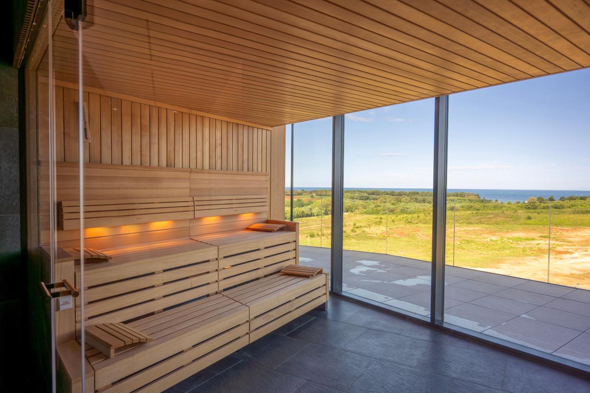 Petram & Residences 4*